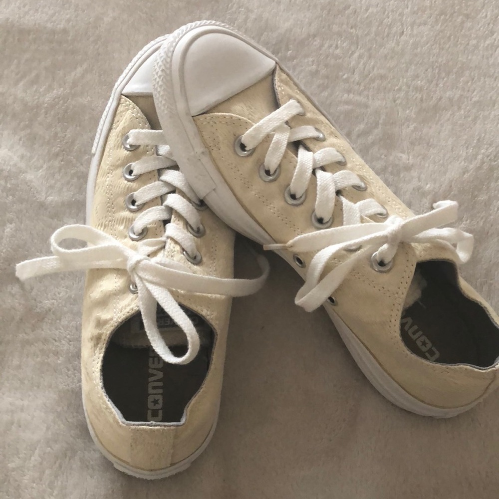 Women’s Converse All Star tennis shoes